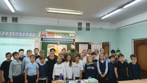В четвертой балабановской школе для «Орлят России» организовали встречу с бойцом специальной военной операции