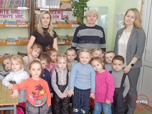 Воспитанники ермолинского детского сада «Алёнушка» побывали на экскурсии в местной библиотеке