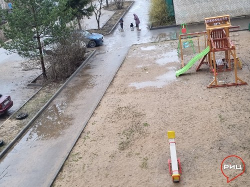Боровская администрация планирует продолжить благоустройство детской площадки у дома №24 по улице Петра Шувалова