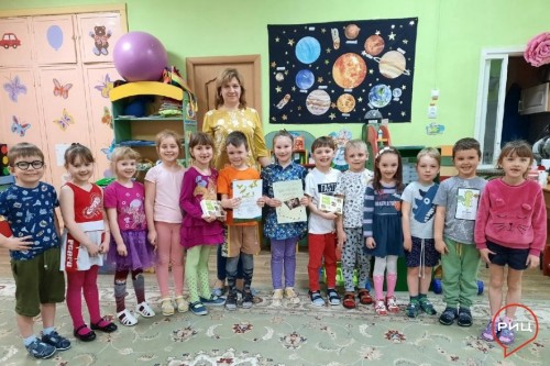 Воспитанники образовательных и дошкольных учреждений района изготовили 200 кормушек