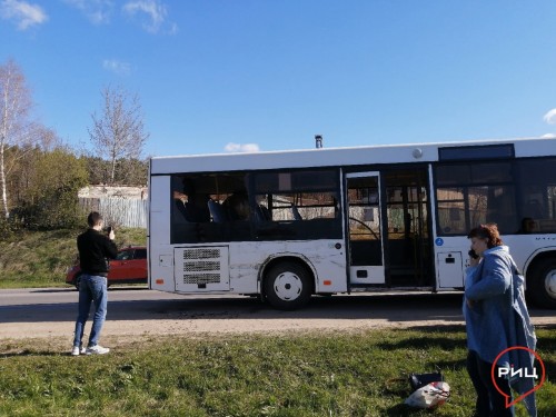 Утром в Боровске произошло ДТП: возле поворота на Рощу камаз врезался в автобус