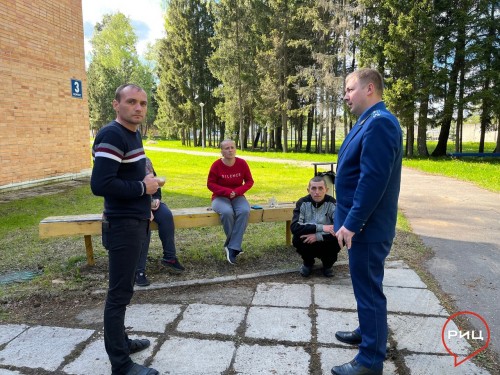 Прокурор Боровского района Хамид КОСТОЕВ ежедневно навещает беженцев из ДНР и ЛНР, которых разместили в лагере «Полет»