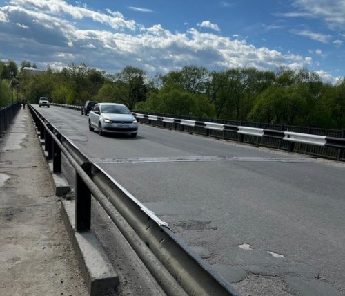 Дорожное полотно автомобильного моста в Боровске приведут в порядок в ближайшее время