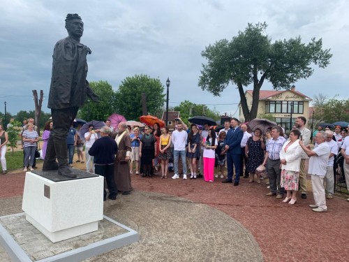 В Калужской области открыли памятник писателю Николаю Любимову
