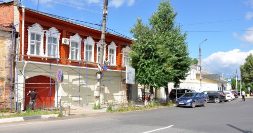 В Боровске сразу несколько зданий, находящихся на центральной площади, начали одно за другим преображаться, воссоздавая уют старинного городка
