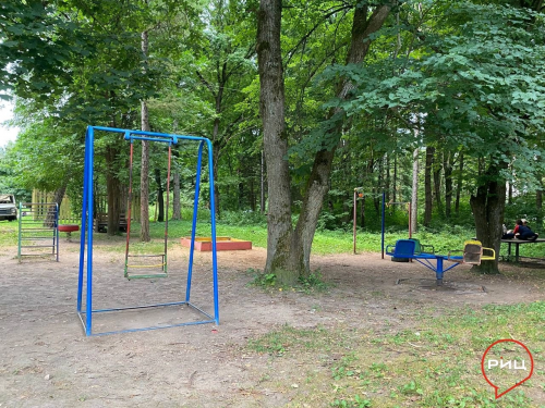 Игровые площадки в боровском посёлке Институт находятся в плачевном состоянии
