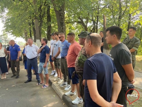 Сегодня Боровский район отправил первую группу волонтёров в город Первомайск (ЛНР), шефство над которым взяла на себя Калужская область