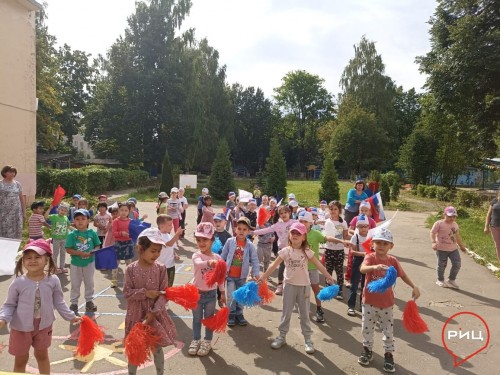 В балабановском детском саду «Золушка» отметили День Государственного флага России