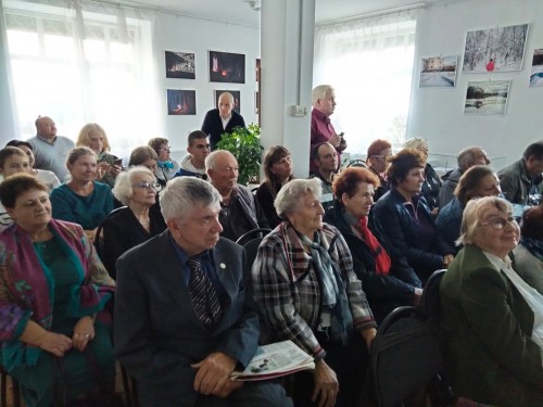 На днях в боровском культурном центре имени Жукова состоялась презентация книги «Мой выбор» бывшего мэра райцентра Владимира КАНУННИКОВА