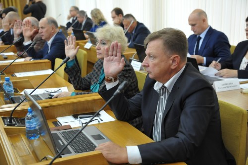 Депутаты поддерживают Президента и продолжают помогать армии и жителям Донбасса