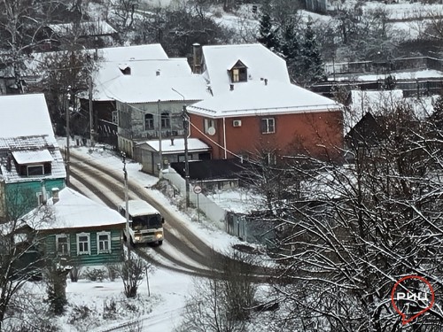 Несмотря на то, что глава администрации Боровского района Николай КАЛИНИЧЕВ лично предупредил коммунальщиков о надвигающейся зиме, в райцентре утром был каток на дорогах