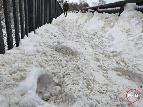 Мосту через Протву в Боровске уж точно не помешала бы уборка от снежных завалов
