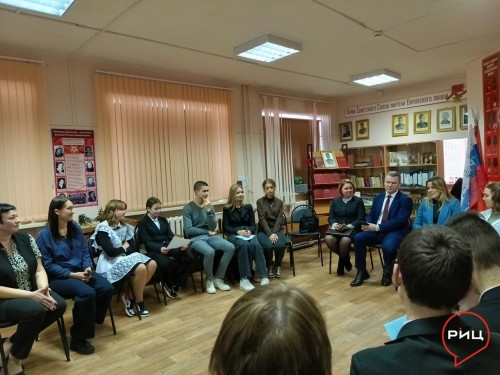 Ермолинскую школу посетил почётный гость – депутат Государственной думы Ольга КОРОБОВА