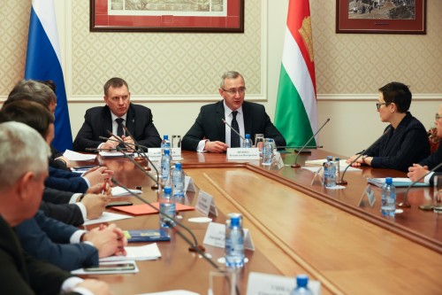 Владислав Шапша встретился с руководителями и представителями фракций Законодательного Собрания