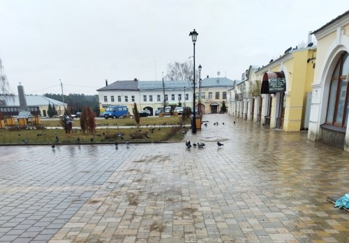 Уборка центра Боровска продолжается