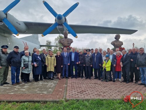 День памяти Героя Советского Союза Валентины ГРИЗОДУБОВОЙ отметили сегодня в балабановском Сквере авиаторов на улице Дзержинского