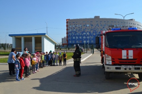 К воспитанникам балабановского детского сада «Маленькая страна» приехали пожарные