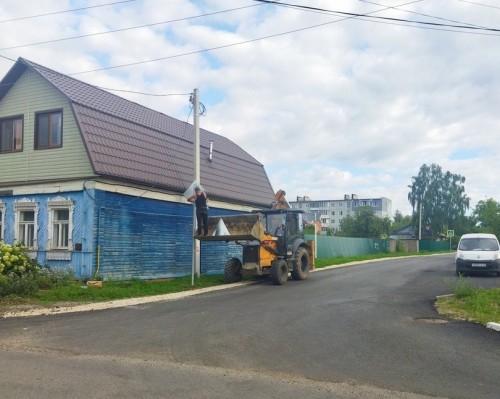 В Боровске на обновленной проезжей части Фабричного переулка установили знаки дорожного движения
