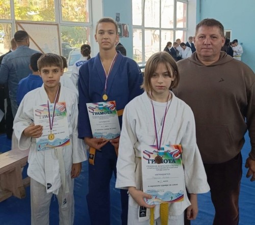 Воспитанники боровской спортшколы «Звезда» вернулись из Калуги с медалями