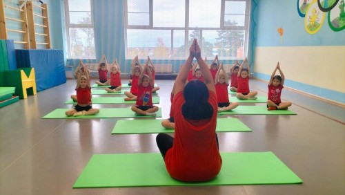 В боровском детском саду «Жар-птица» проводят для воспитанников йогу