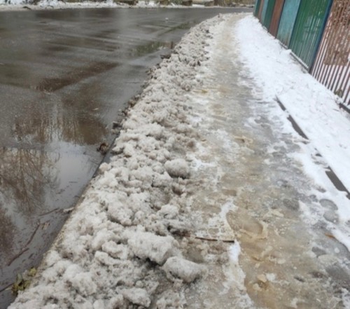 Боровчане жалуются на уборку снега в райцентре