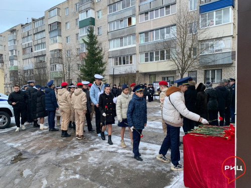 В Балабанове состоялось открытие мемориальной доски участкового инспектора милиции Сергея ГУЩИНА