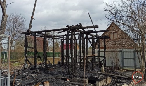 Вчера в деревне Заречье (СНТ «Прогресс») горел дачный одноэтажный дом