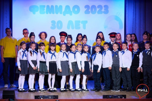 Тридцатилетний юбилей фестиваля «Фемидо» отметили детские объединения на сцене балабановского Дома культуры