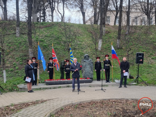 В боровском сквере Гагарина состоялось торжественное мероприятие, посвященное Дню космонавтики