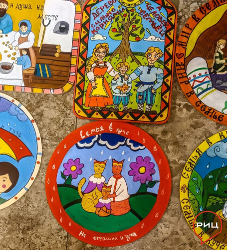 Юные художницы из балабановской Детской школы искусств заняли третье место в детском конкурсе «Лубочная картинка», состоявшемся в Малоярославце 