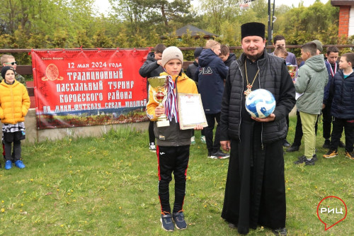 На боровском стадионе имени Парамонова снова провели Пасхальный турнир по футболу